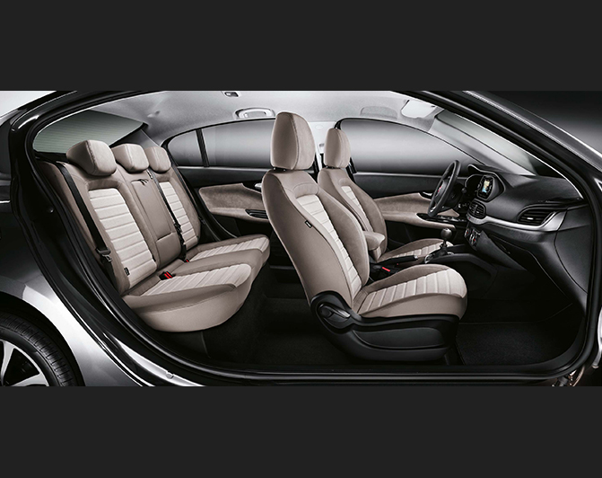 Fiat Tipo 4 porte interni spazio